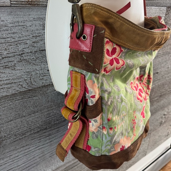 Lucky Brand Floral Crossbody Bucket Bag with Suede Trim - Picture 3 of 13